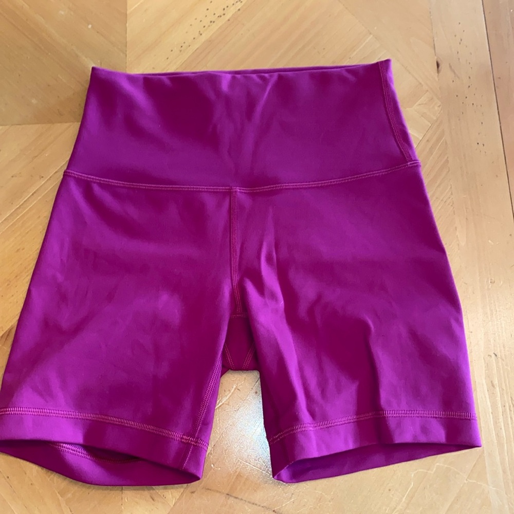 Lululemon bike shorts size 6